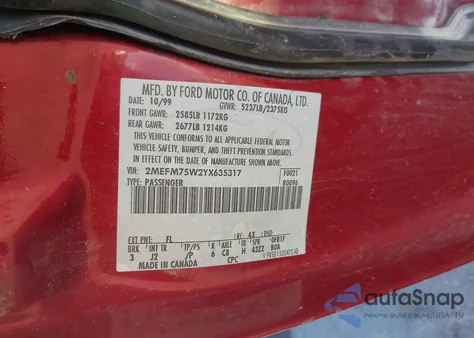 2000 Mercury Grand Marquis Ls z USA, uszkodzony, nr VIN 2MEFM75W2YX635317